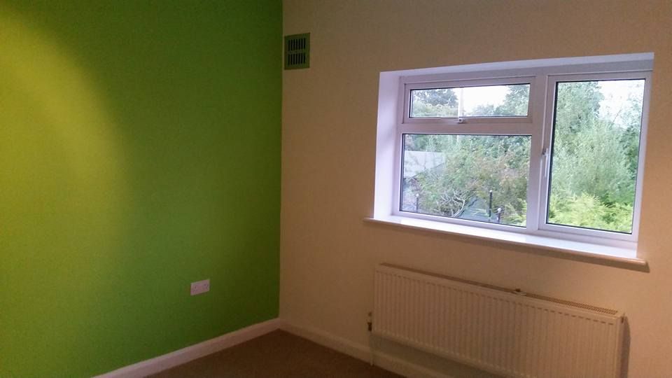 Decorated room, bright Green painted wall